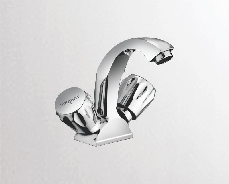Center hole basin mixer