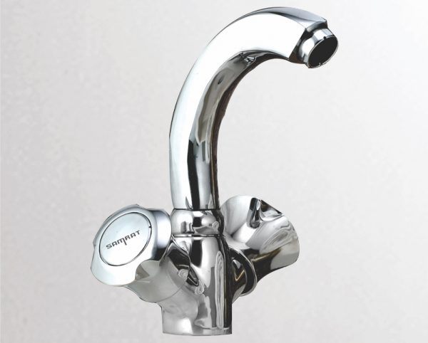 Center hole basin mixer
