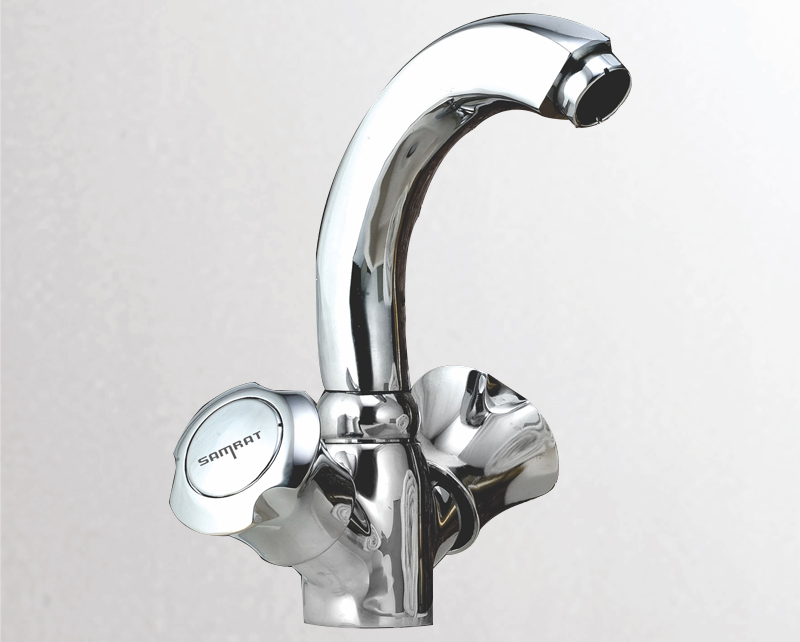 Center hole basin mixer